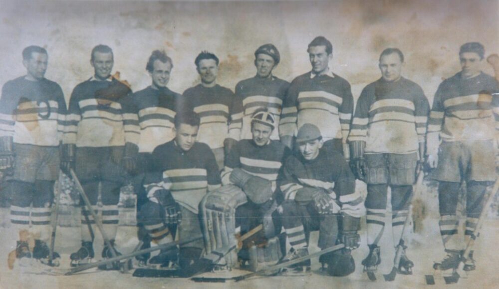 Horní řada zleva: Kacálek, Hájek, Fiedler, Píč, Jaška, Žabka, Vágner, Minář Dolní řada zleva: Mareš, Vančata, Sejkora